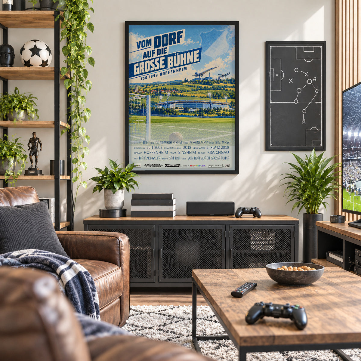 TSG Hoffenheim Poster „Vom Dorf auf die große Bühne“ im schwarzen Rahmen über einem dunklen Sideboard