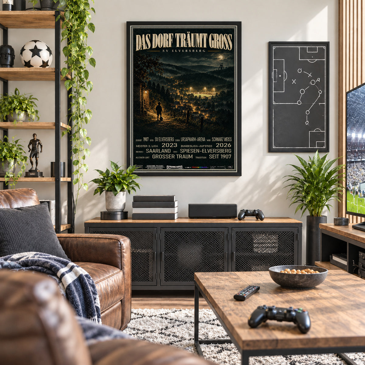 SV Elversberg Poster „Das Dorf träumt groß“ im schwarzen Rahmen über einem dunklen Sideboard