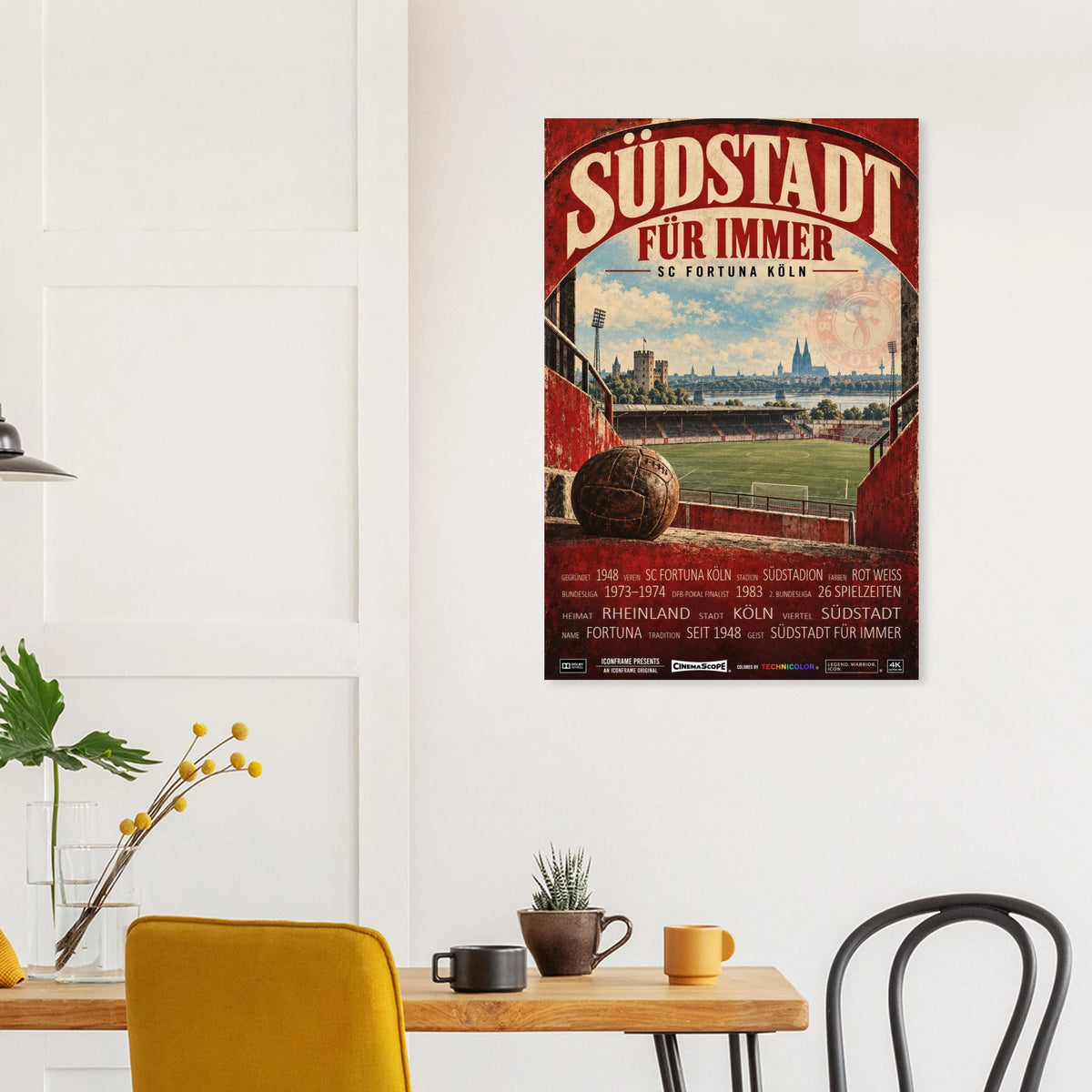 SC Fortuna Köln Poster „Südstadt für immer“ an einer hellen Wand über einem Esstisch