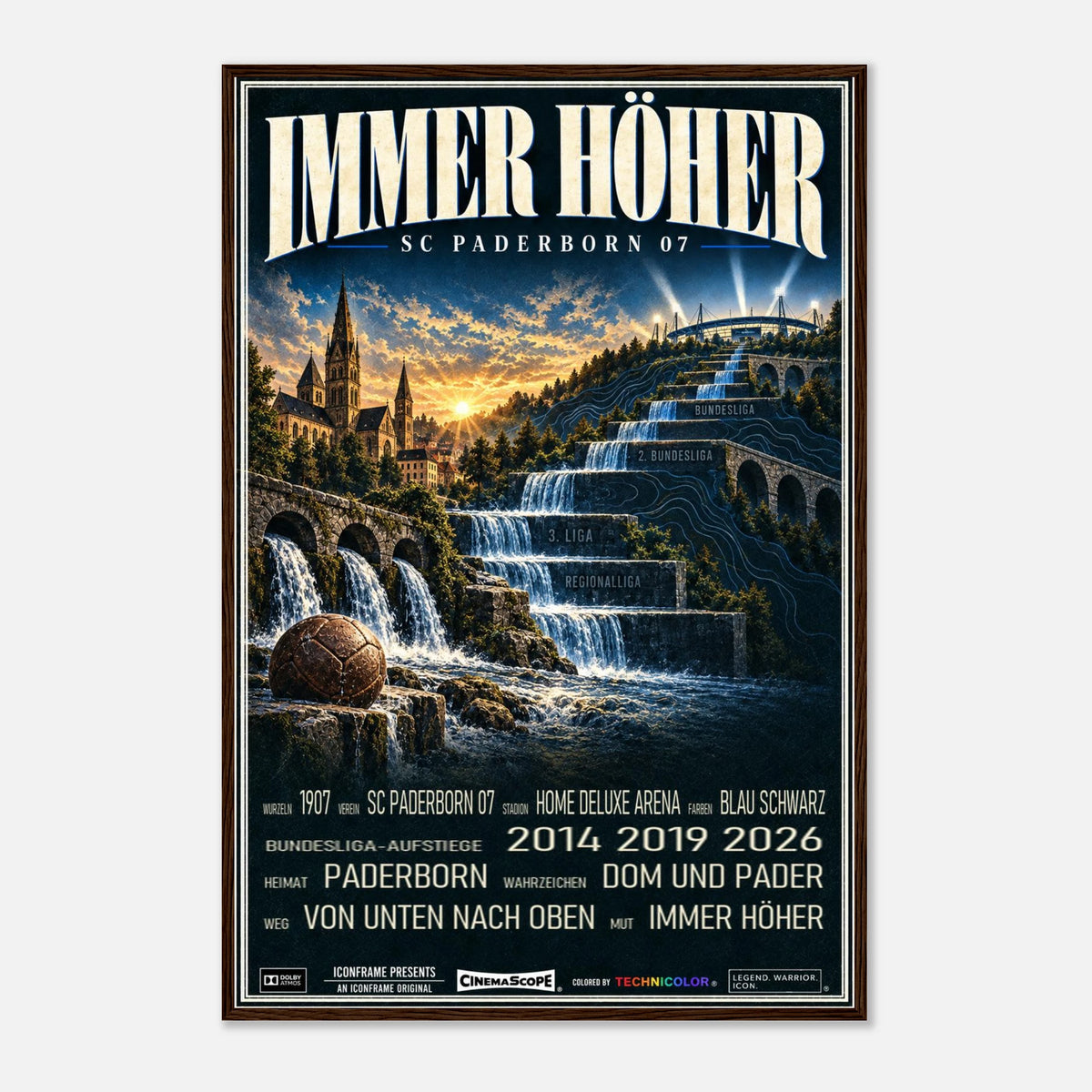 SC Paderborn 07 Poster „Immer höher“ – 60 × 90 cm, mit dunkelbraunem Holzrahmen vor hellem Hintergrund