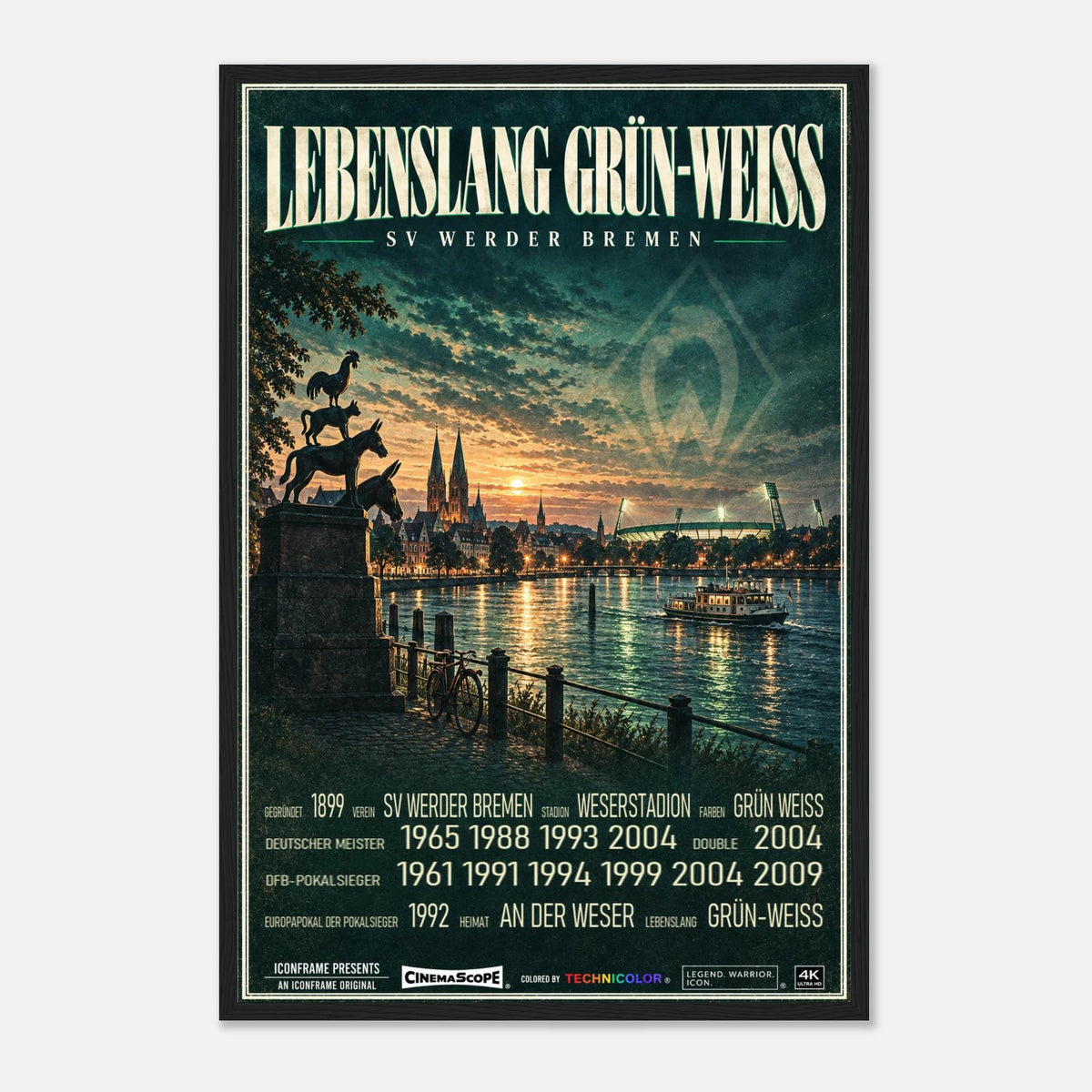 Werder Bremen Poster „Lebenslang Grün-Weiß“ – 40 × 60 cm, mit schwarzem Holzrahmen vor hellem Hintergrund