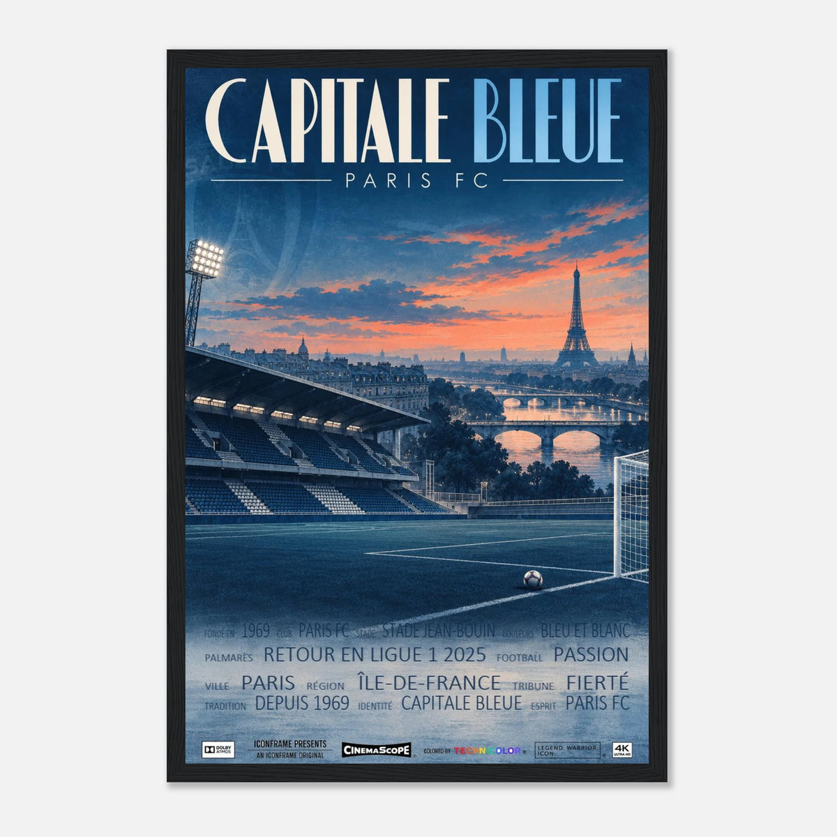 Paris FC Poster „Capitale Bleue“ – 30 × 45 cm, mit schwarzem Holzrahmen