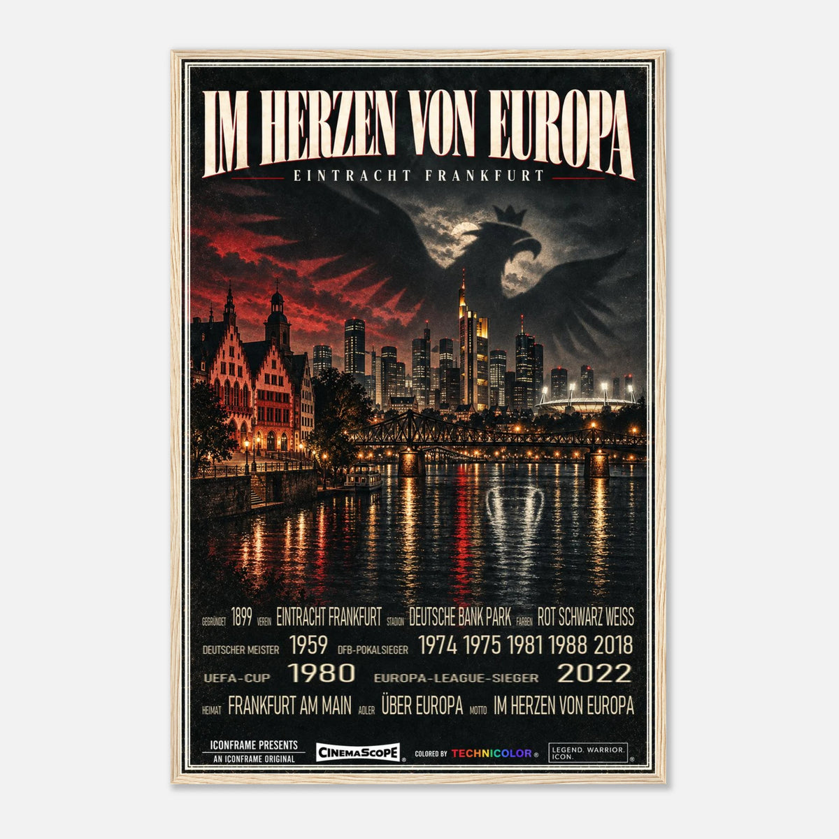 Eintracht Frankfurt Poster „Im Herzen von Europa“ – 60 × 90 cm, mit naturfarbenem Holzrahmen vor hellem Hintergrund