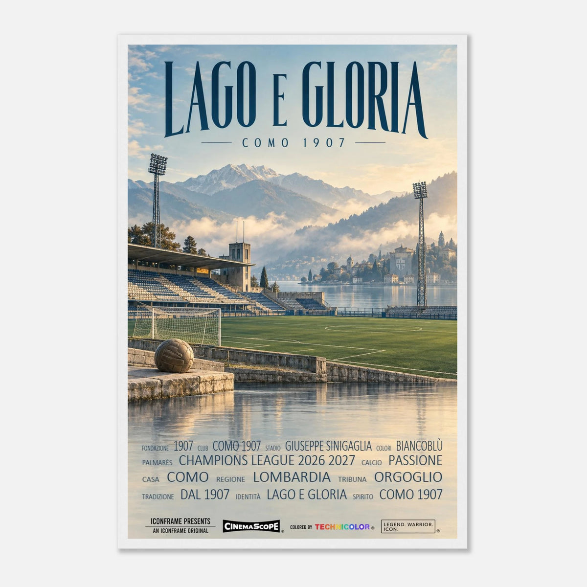 Como 1907 Poster „Lago e Gloria“ – 40 × 60 cm, mit weißem Holzrahmen vor hellem Hintergrund