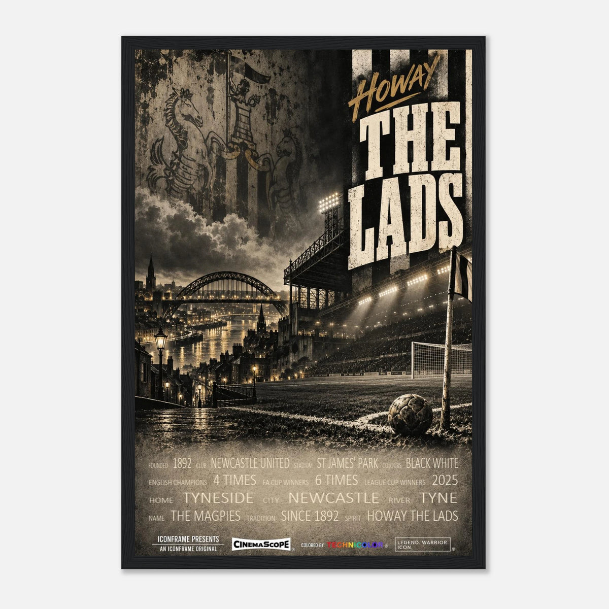 Newcastle United Poster „Howay the Lads“ – 30 × 45 cm, mit schwarzem Holzrahmen vor hellem Hintergrund