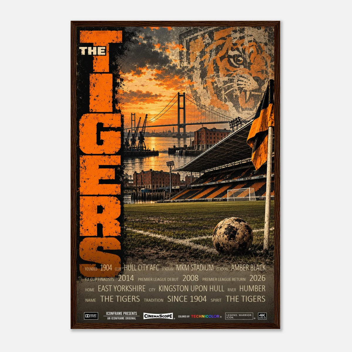 Hull City Poster „The Tigers“ – 40 × 60 cm, mit dunkelbraunem Holzrahmen vor hellem Hintergrund