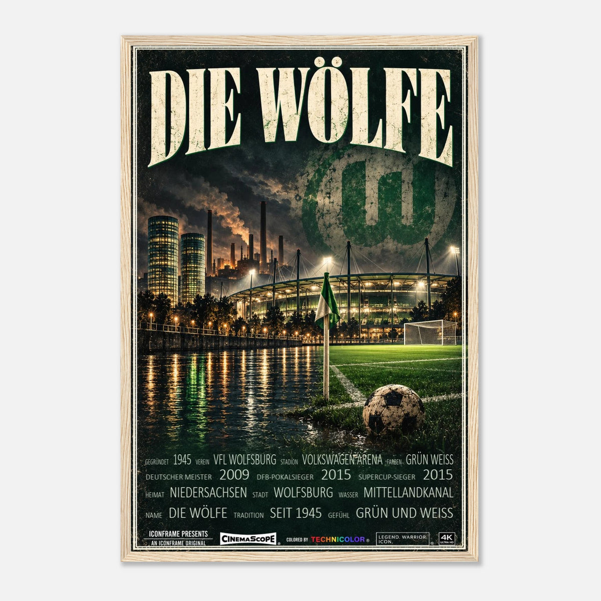 VfL Wolfsburg Poster „Die Wölfe“ – 40 × 60 cm, mit naturfarbenem Holzrahmen vor hellem Hintergrund