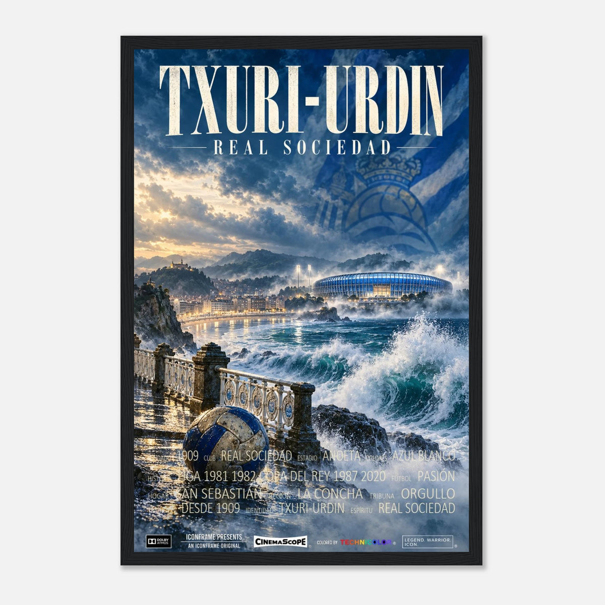 Real Sociedad Poster „Txuri-Urdin“ – 30 × 45 cm, mit schwarzem Holzrahmen vor hellem Hintergrund