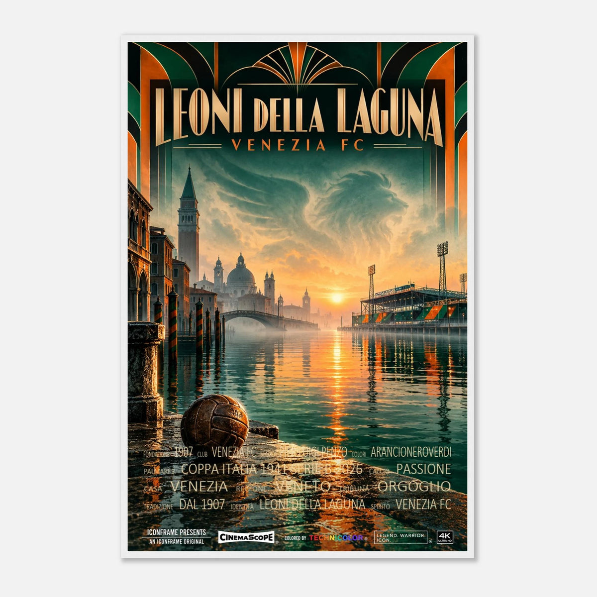 FC Venedig Poster „I Leoni della Laguna“ – 60 × 90 cm, mit weißem Holzrahmen vor hellem Hintergrund