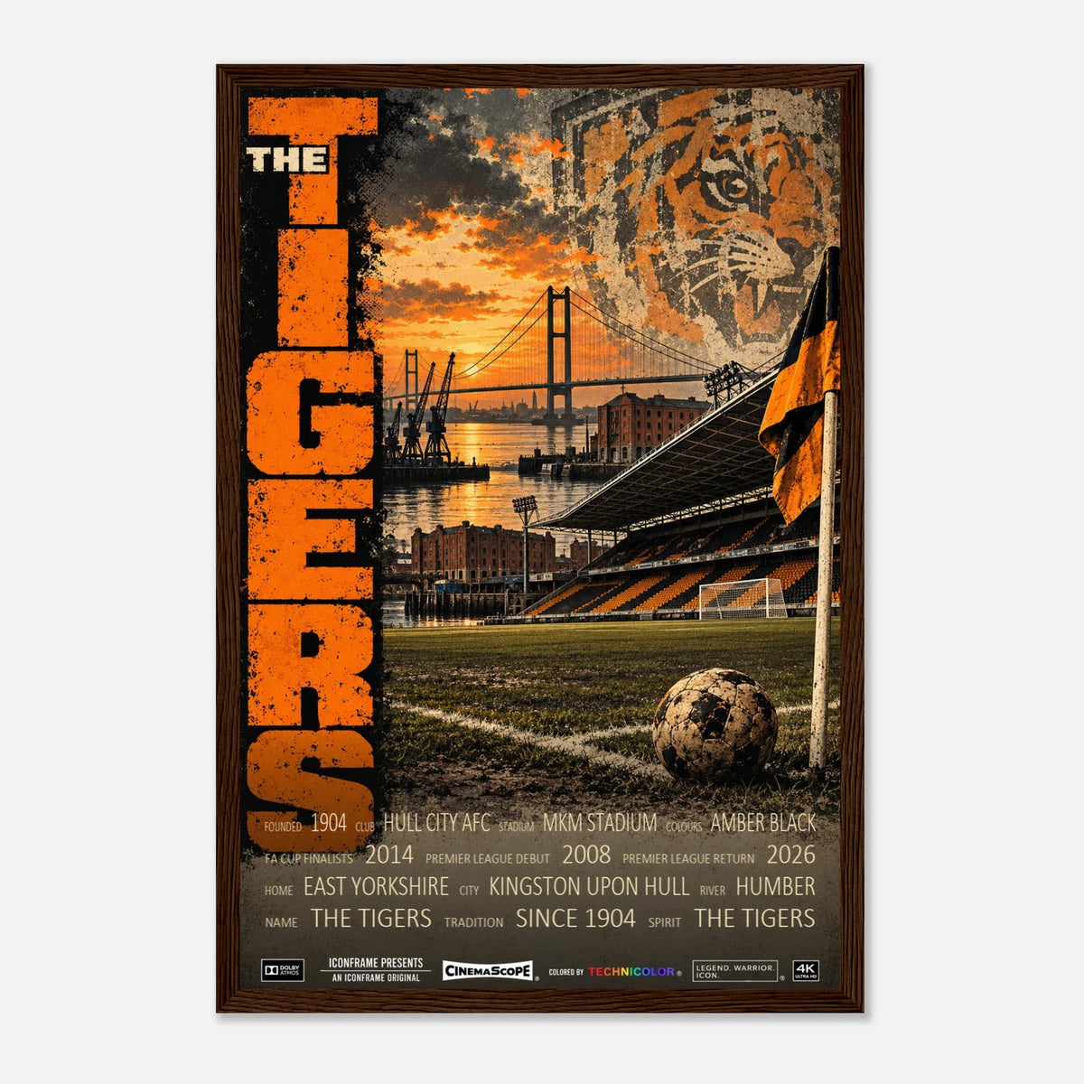 Hull City Poster „The Tigers“ – 30 × 45 cm, mit dunkelbraunem Holzrahmen vor hellem Hintergrund
