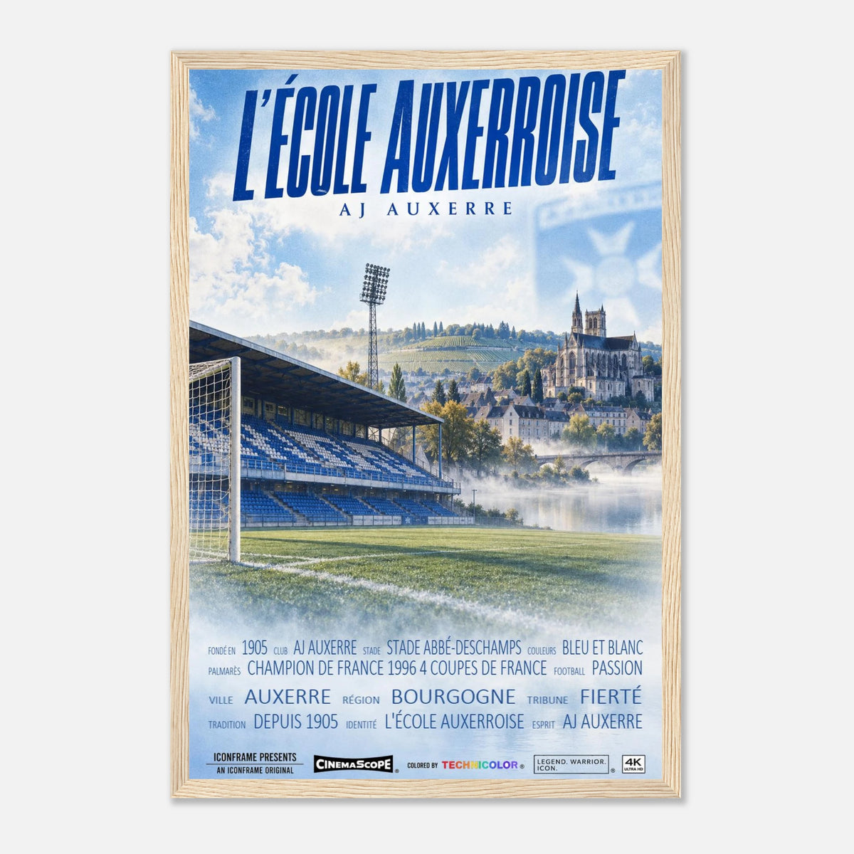 AJ Auxerre Poster „L’École Auxerroise“ – 30 × 45 cm, mit naturfarbenem Holzrahmen