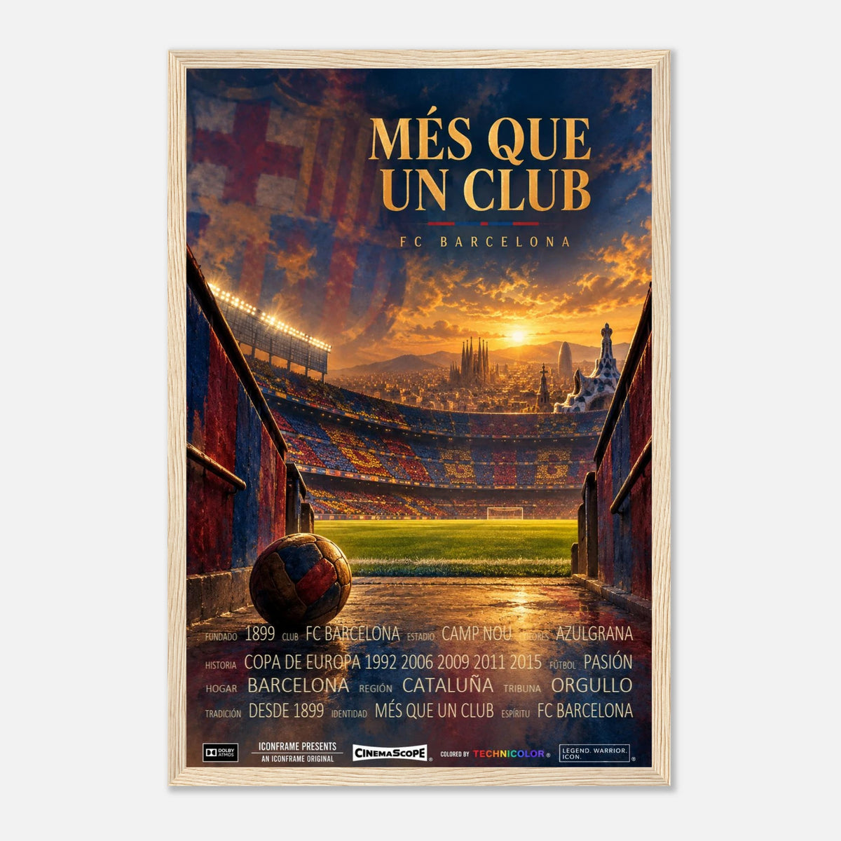 FC Barcelona Poster „Més que un club“ – 30 × 45 cm, mit naturfarbenem Holzrahmen vor hellem Hintergrund