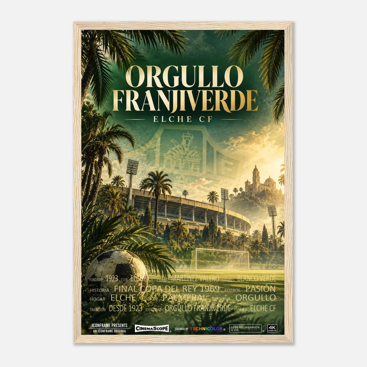 FC Elche Poster „Orgullo Franjiverde“ – 30 × 45 cm, mit naturfarbenem Holzrahmen vor hellem Hintergrund