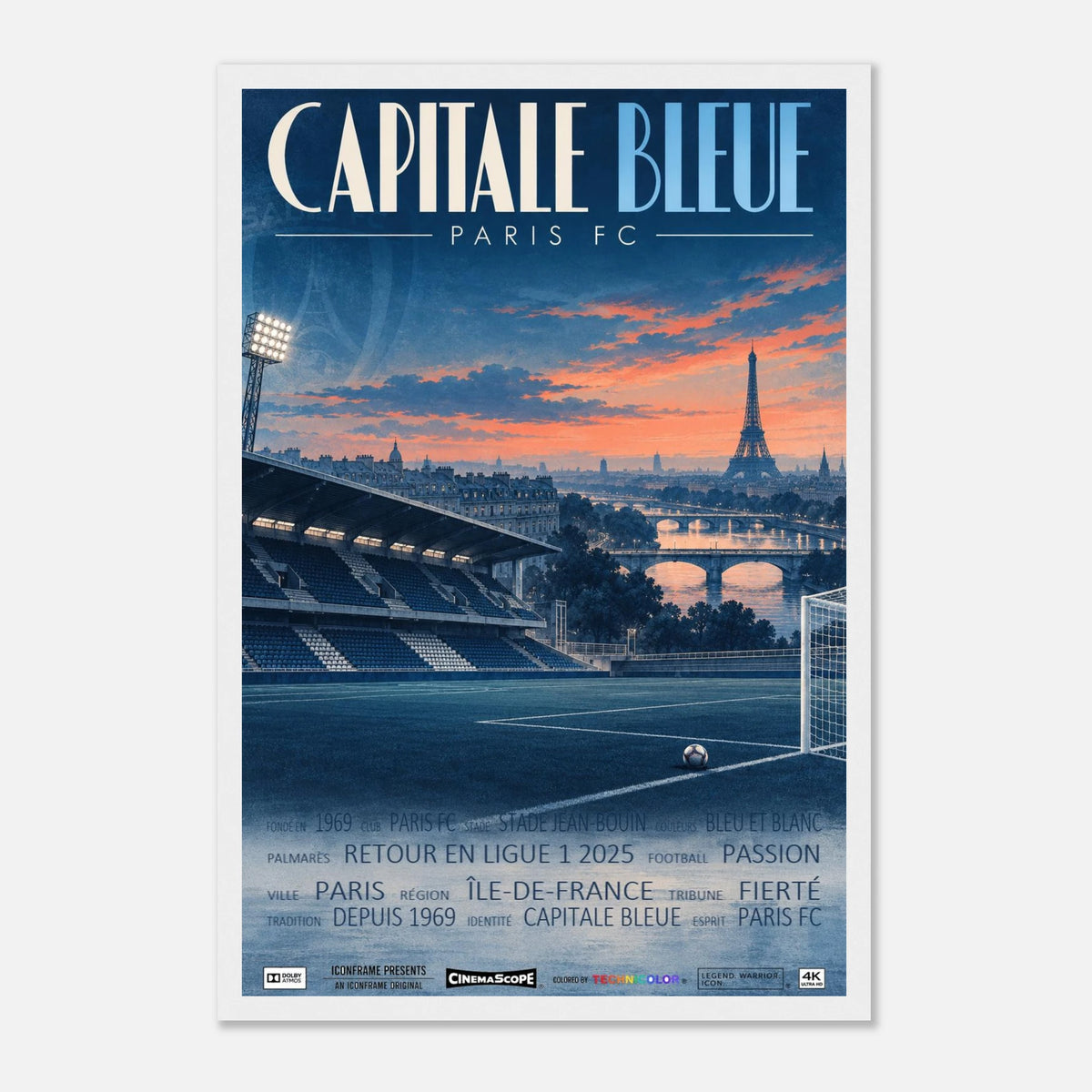 Paris FC Poster „Capitale Bleue“ – 30 × 45 cm, mit weißem Holzrahmen