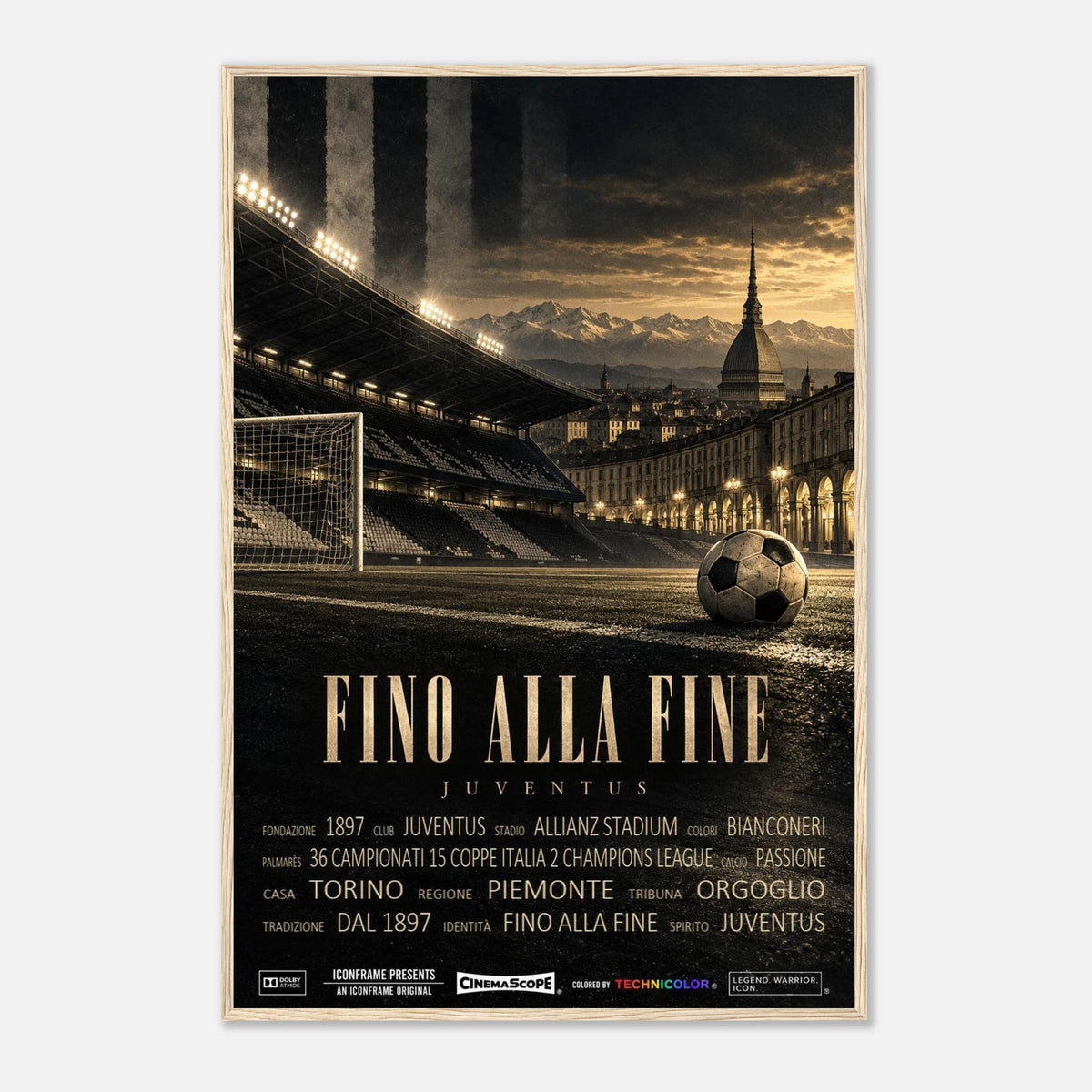 Juventus Turin Poster „Fino alla Fine“ – 60 × 90 cm, mit naturfarbenem Holzrahmen vor hellem Hintergrund