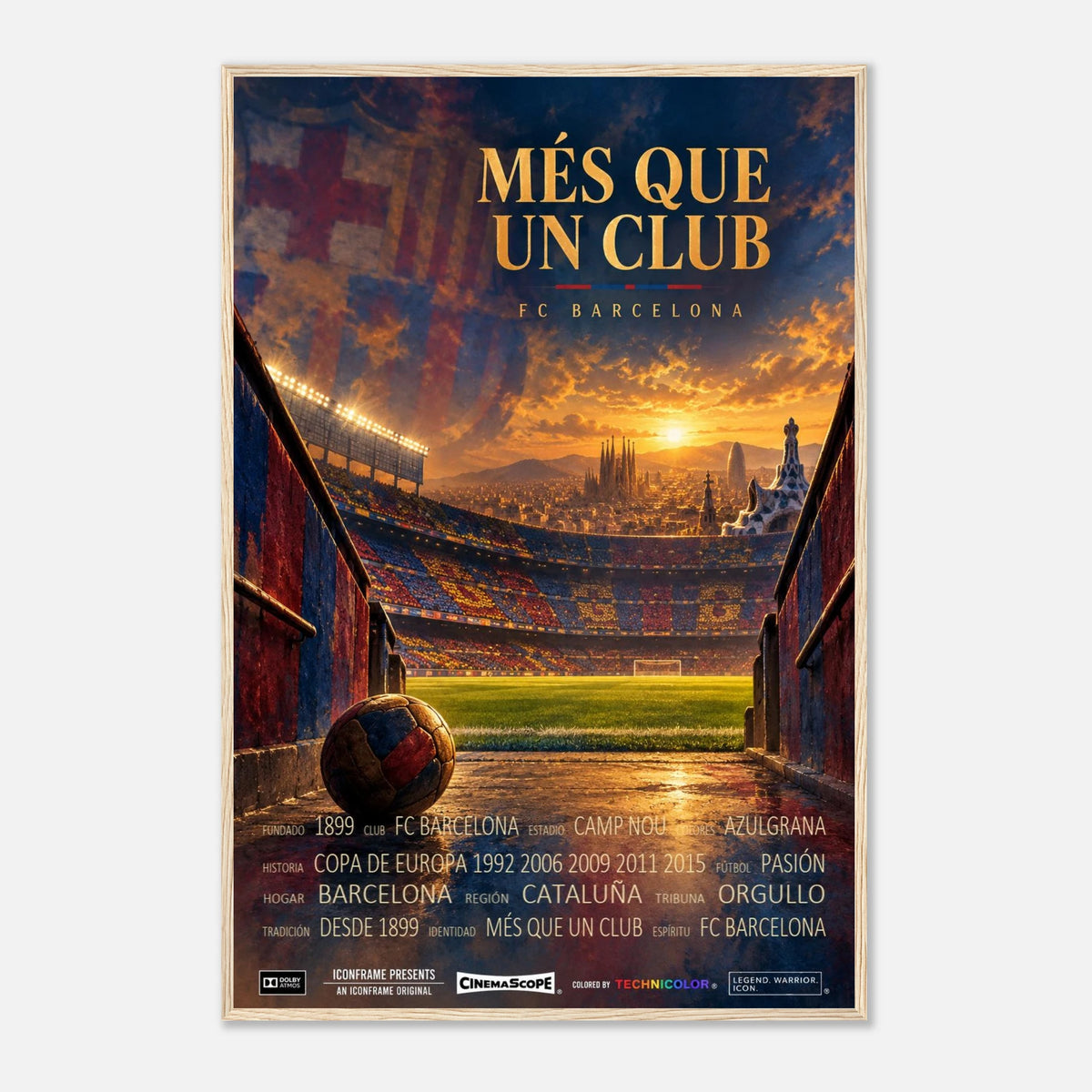 FC Barcelona Poster „Més que un club“ – 60 × 90 cm, mit naturfarbenem Holzrahmen vor hellem Hintergrund