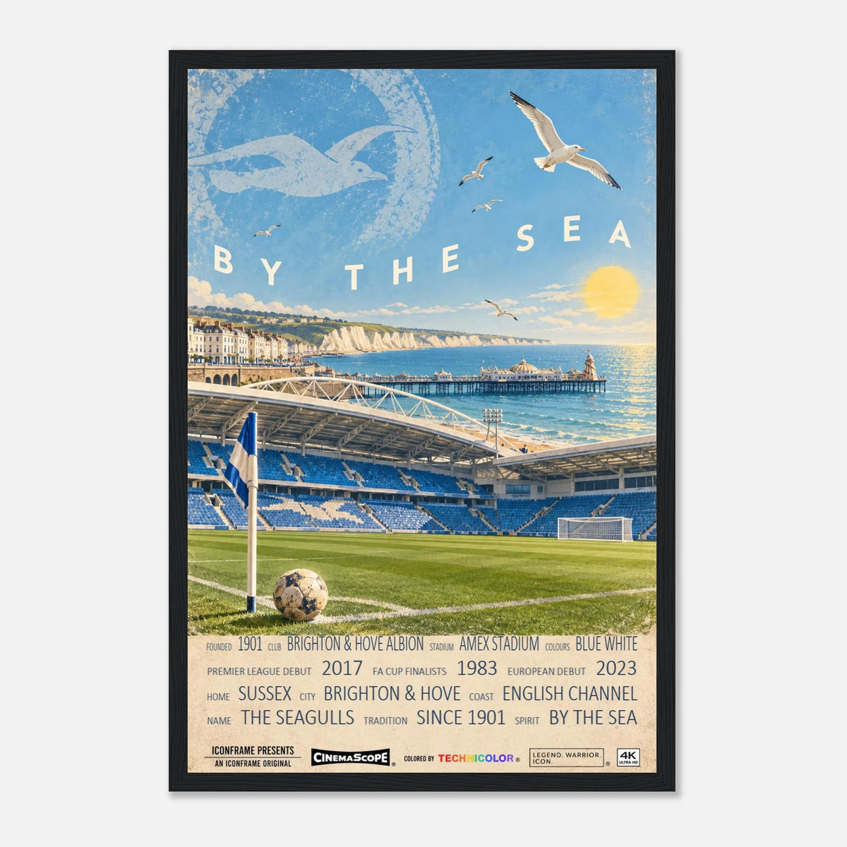 Brighton & Hove Albion Poster „By the Sea“ – 30 × 45 cm, mit schwarzem Holzrahmen vor hellem Hintergrund