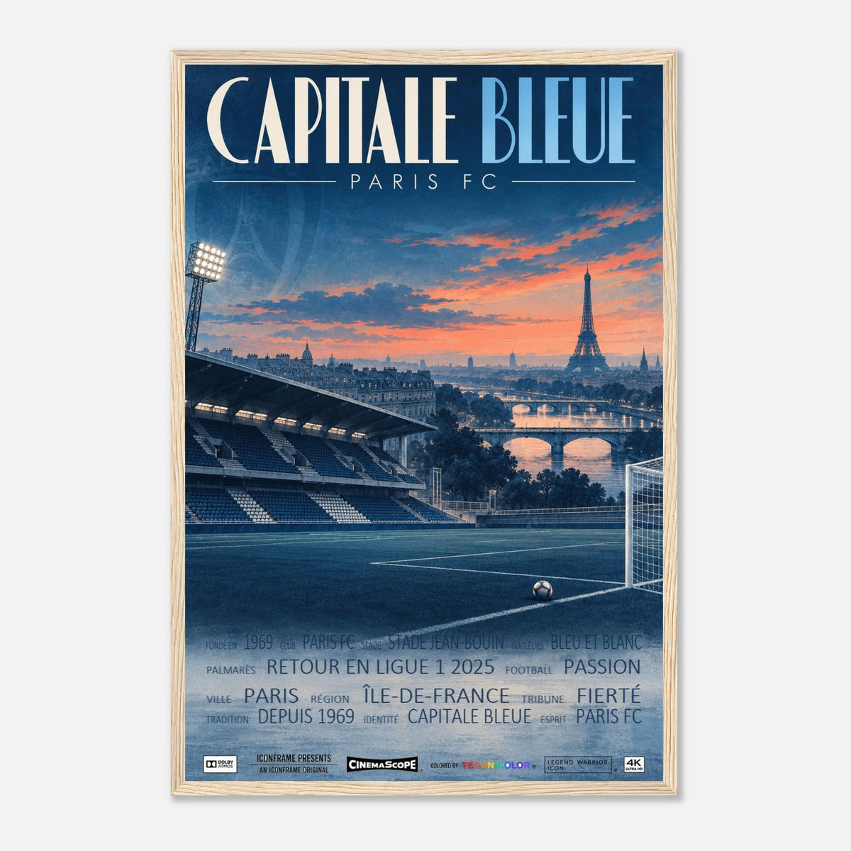 Paris FC Poster „Capitale Bleue“ – 40 × 60 cm, mit naturfarbenem Holzrahmen