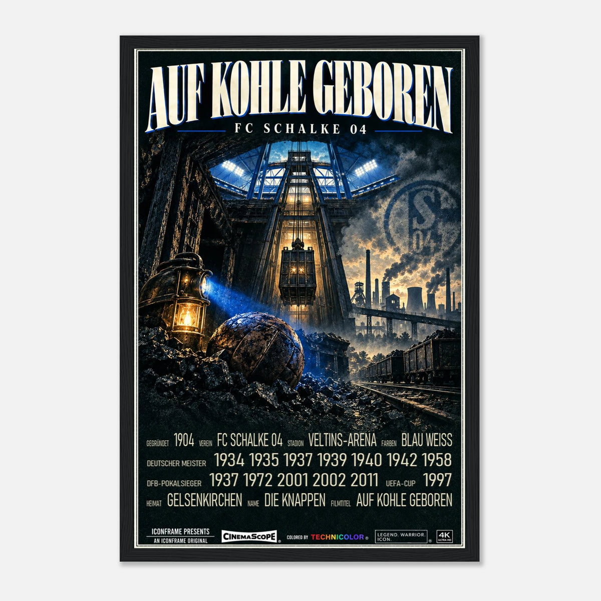 Schalke 04 Poster „Auf Kohle geboren“ – 30 × 45 cm, mit schwarzem Holzrahmen vor hellem Hintergrund