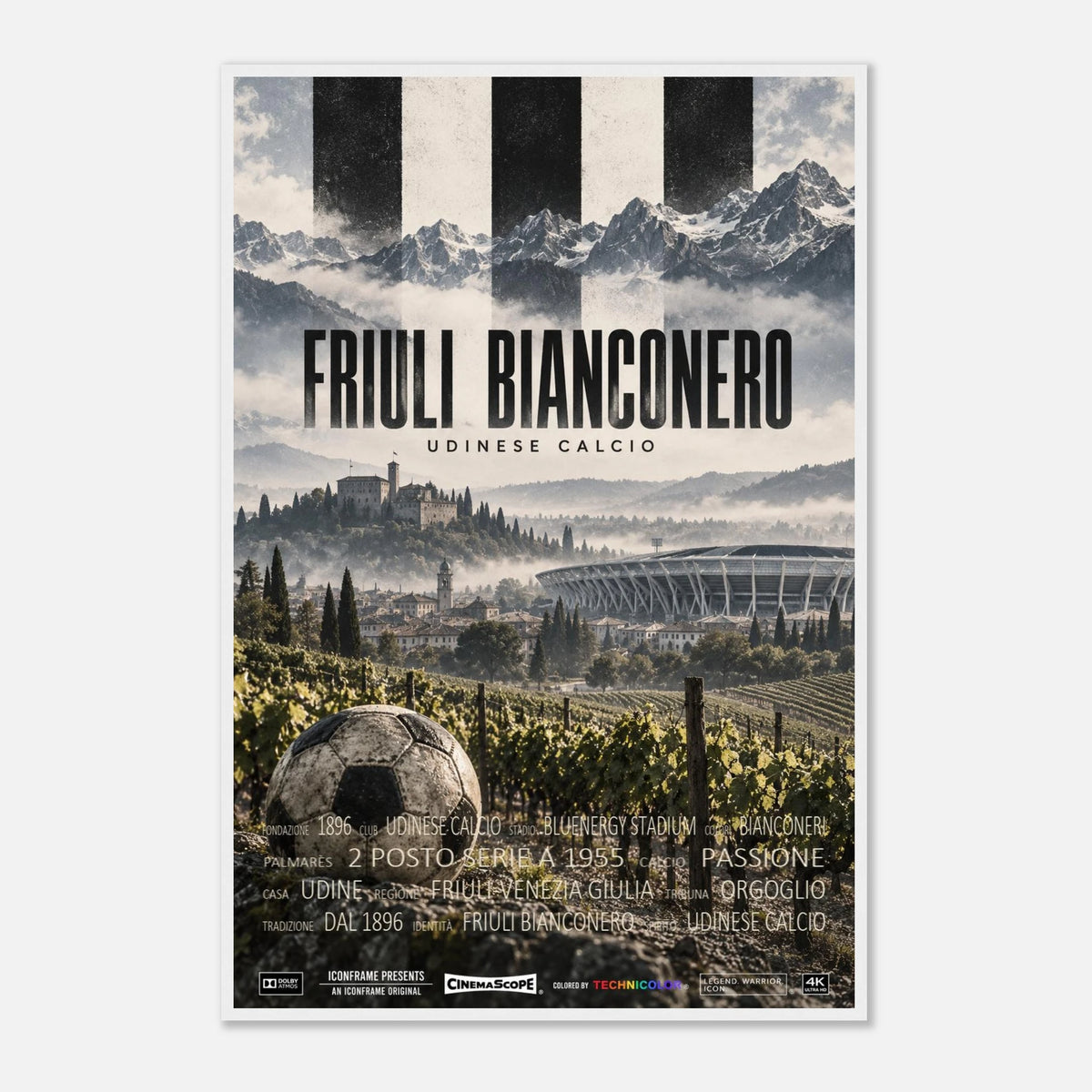 Udinese Calcio Poster „Friuli Bianconero“ – 60 × 90 cm, mit weißem Holzrahmen vor hellem Hintergrund
