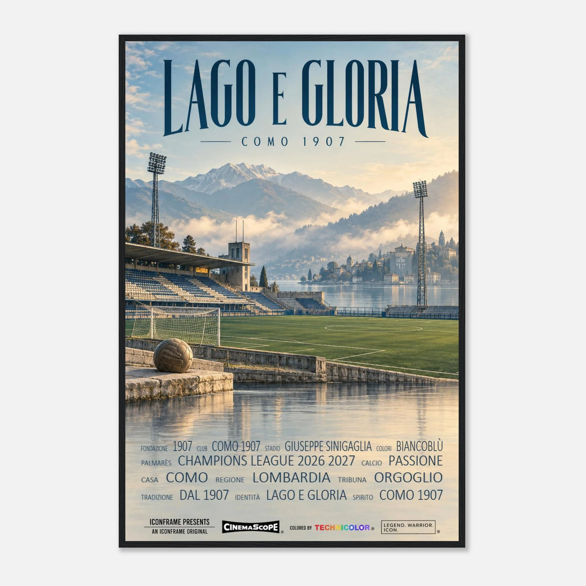 Como 1907 Poster „Lago e Gloria“ – 60 × 90 cm, mit schwarzem Holzrahmen vor hellem Hintergrund