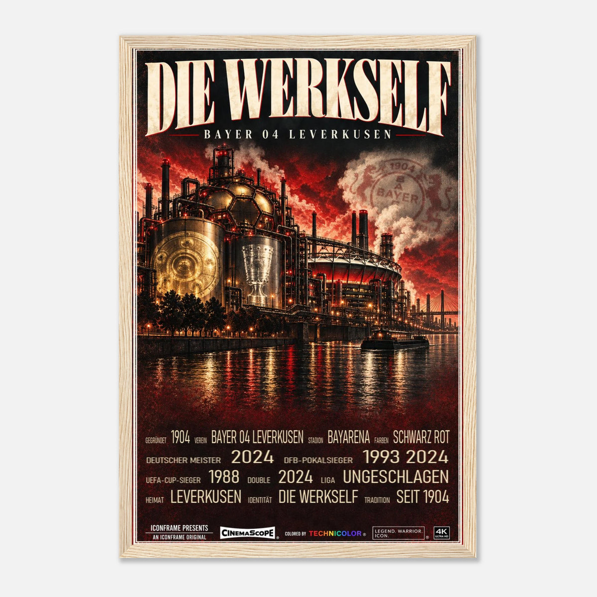 Bayer 04 Leverkusen Poster „Die Werkself“ – 30 × 45 cm, mit naturfarbenem Holzrahmen vor hellem Hintergrund