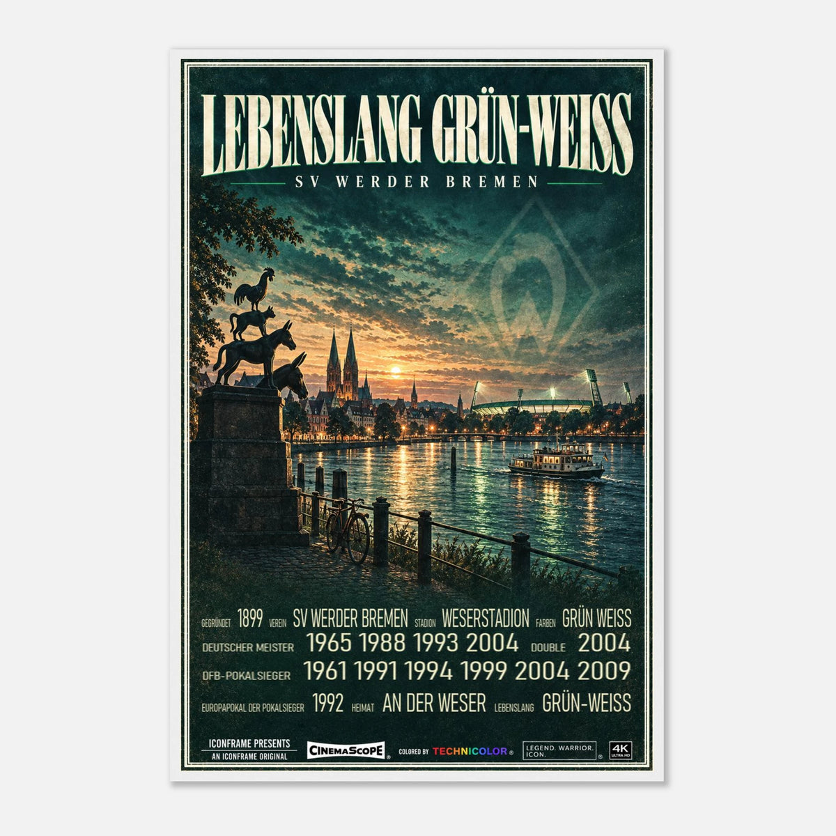 Werder Bremen Poster „Lebenslang Grün-Weiß“ – 60 × 90 cm, mit weißem Holzrahmen vor hellem Hintergrund