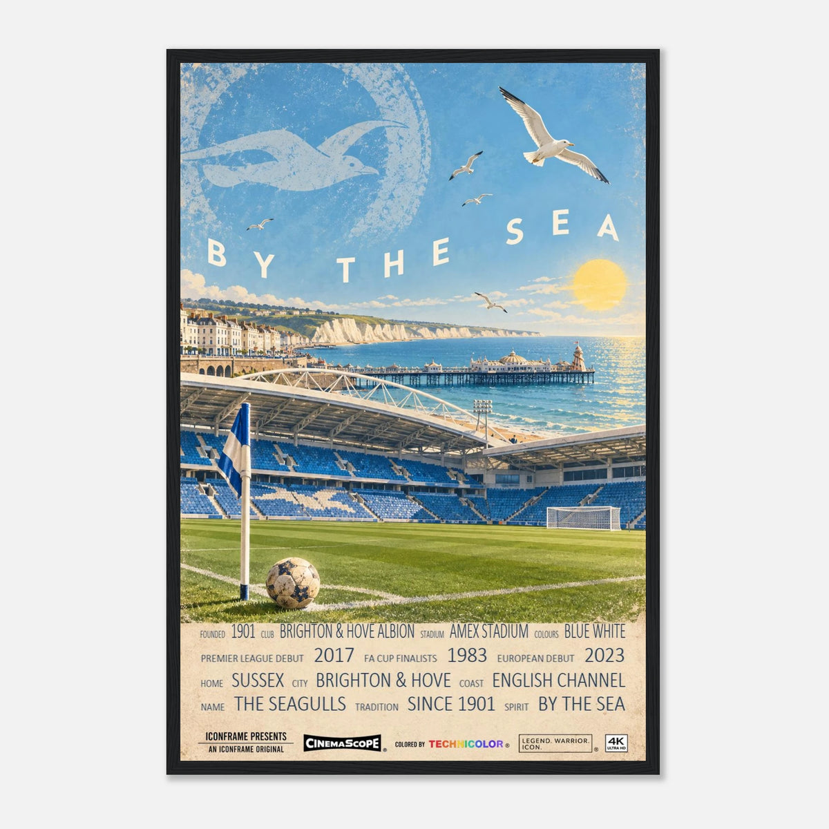Brighton & Hove Albion Poster „By the Sea“ – 40 × 60 cm, mit schwarzem Holzrahmen vor hellem Hintergrund
