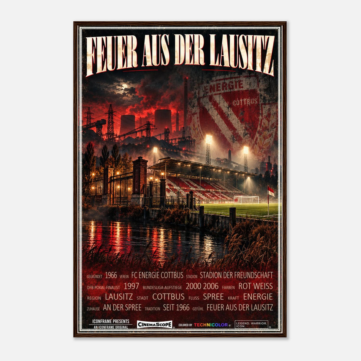 Energie Cottbus Poster „Feuer aus der Lausitz“ – 60 × 90 cm, mit dunkelbraunem Holzrahmen vor hellem Hintergrund