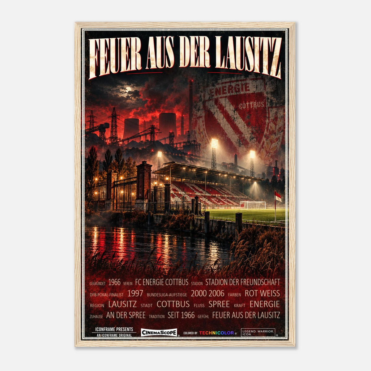 Energie Cottbus Poster „Feuer aus der Lausitz“ – 40 × 60 cm, mit naturfarbenem Holzrahmen vor hellem Hintergrund