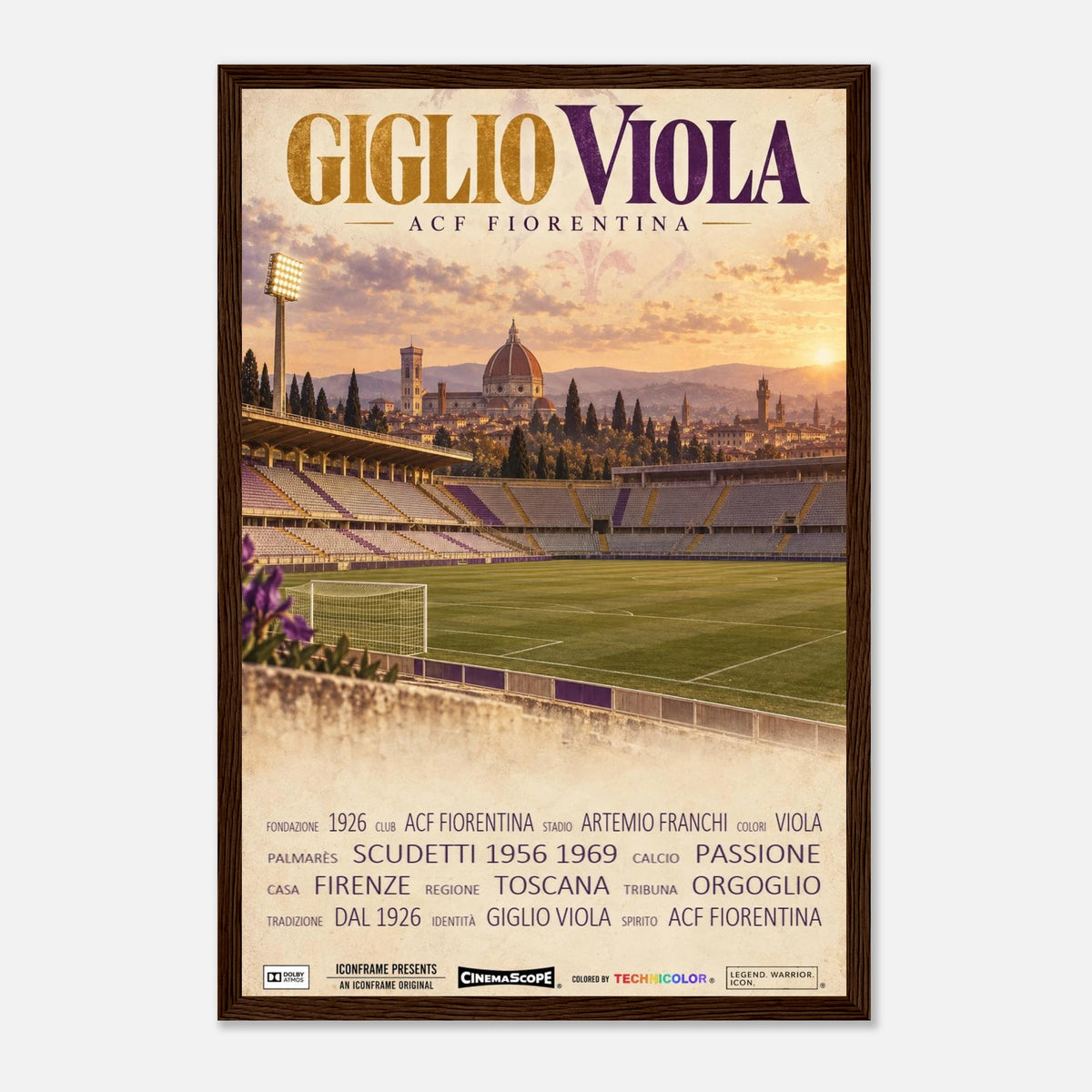 ACF Fiorentina Poster „Giglio Viola“ – 30 × 45 cm, mit dunkelbraunem Holzrahmen vor hellem Hintergrund