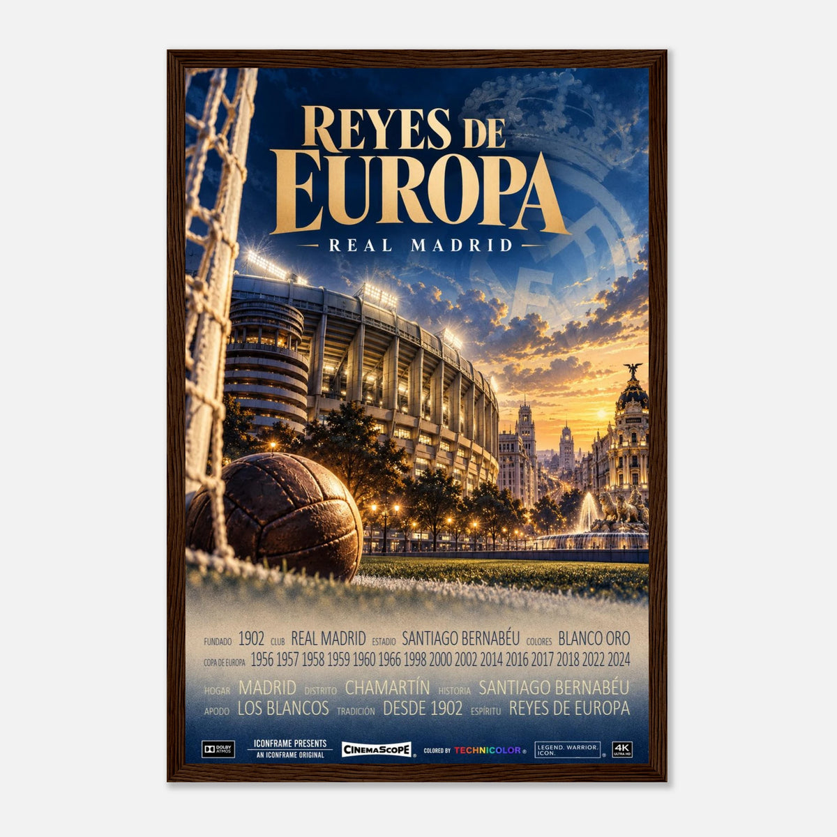 Real Madrid Poster „Reyes de Europa“ – 30 × 45 cm, mit dunkelbraunem Holzrahmen vor hellem Hintergrund