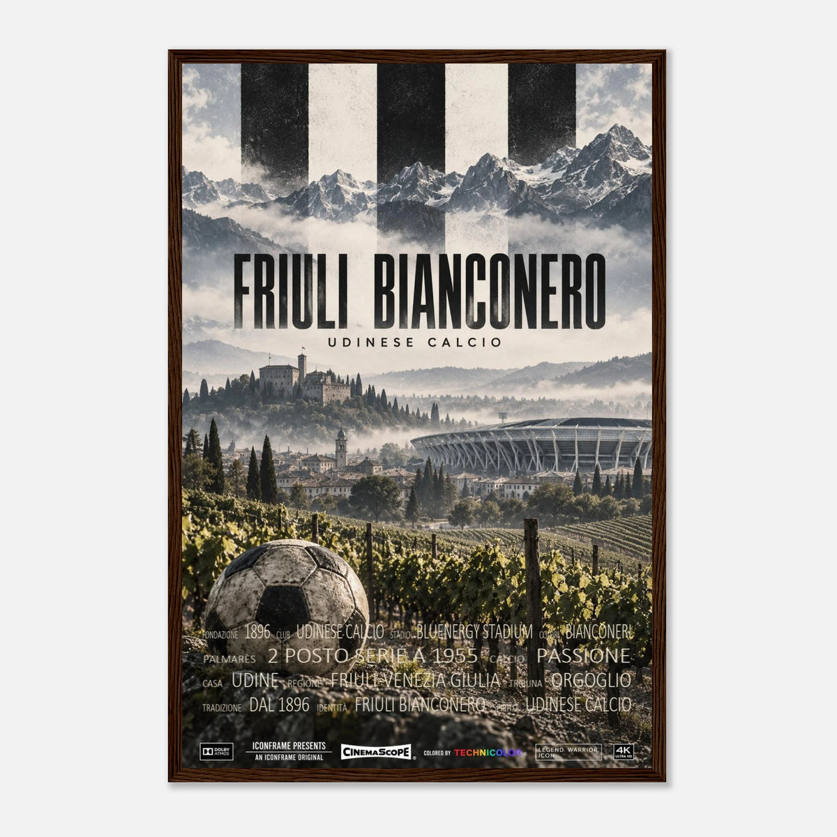 Udinese Calcio Poster „Friuli Bianconero“ – 40 × 60 cm, mit dunkelbraunem Holzrahmen vor hellem Hintergrund