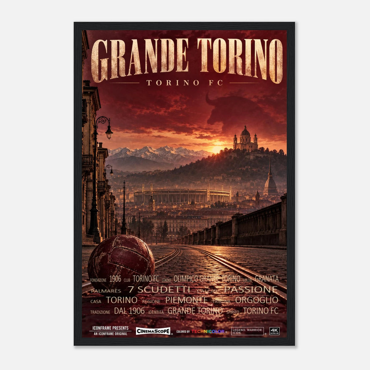 FC Turin Poster „Grande Torino“ – 30 × 45 cm, mit schwarzem Holzrahmen vor hellem Hintergrund