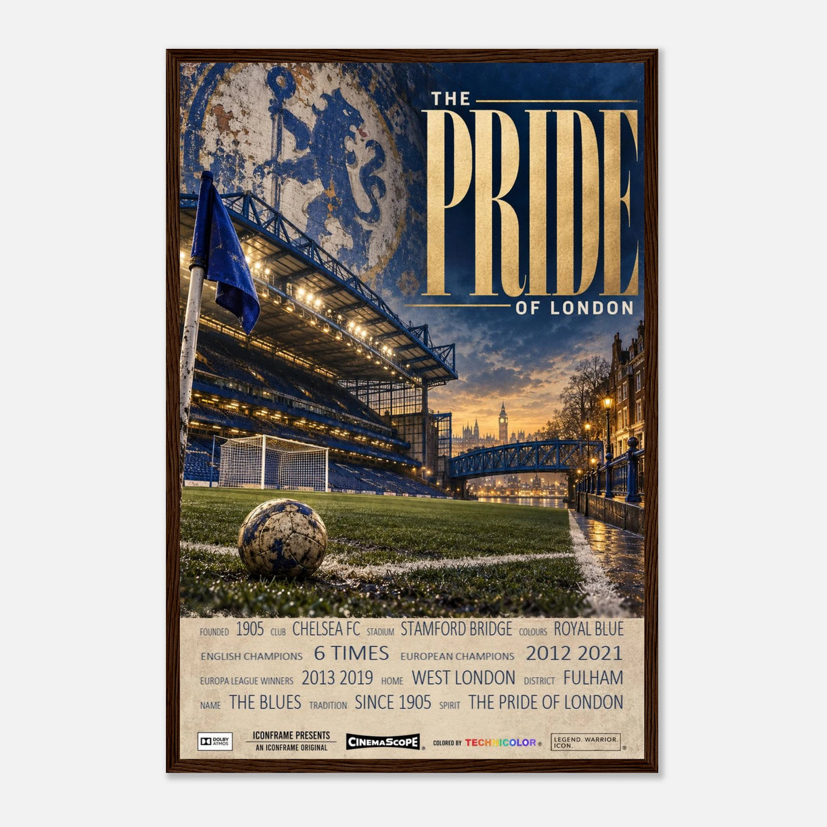 Chelsea Poster „The Pride of London“ – 40 × 60 cm, mit dunkelbraunem Holzrahmen vor hellem Hintergrund