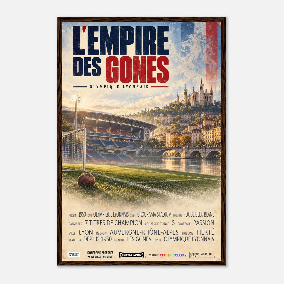 Olympique Lyon Poster „L’Empire des Gones“ – 40 × 60 cm, mit dunkelbraunem Holzrahmen