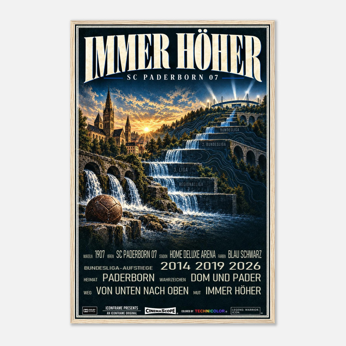 SC Paderborn 07 Poster „Immer höher“ – 60 × 90 cm, mit naturfarbenem Holzrahmen vor hellem Hintergrund
