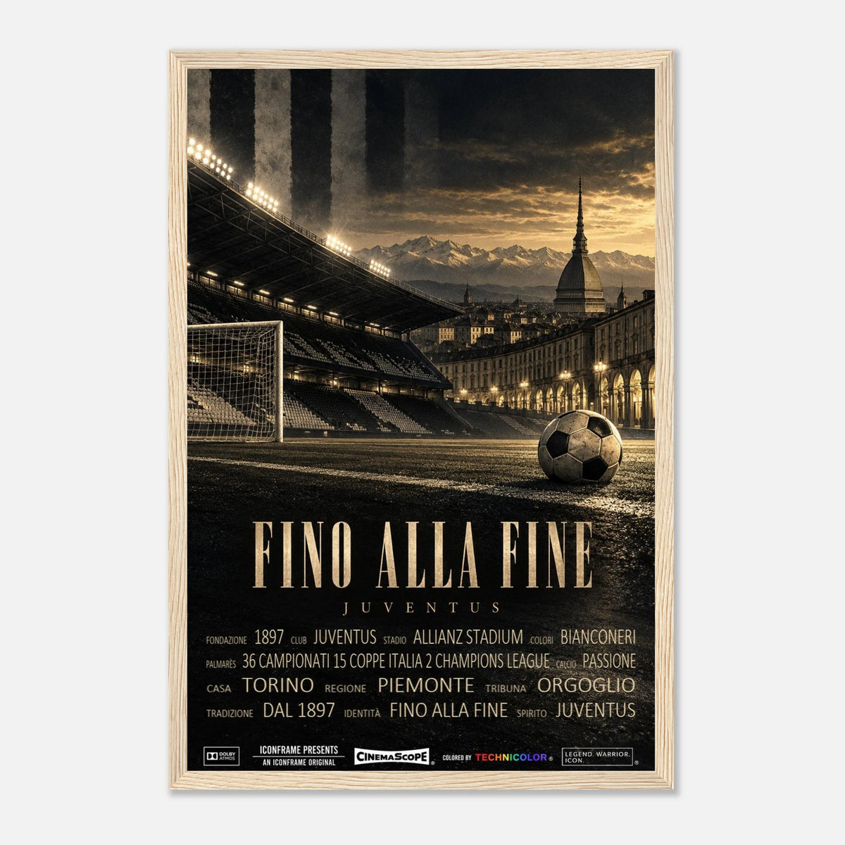 Juventus Turin Poster „Fino alla Fine“ – 30 × 45 cm, mit naturfarbenem Holzrahmen vor hellem Hintergrund