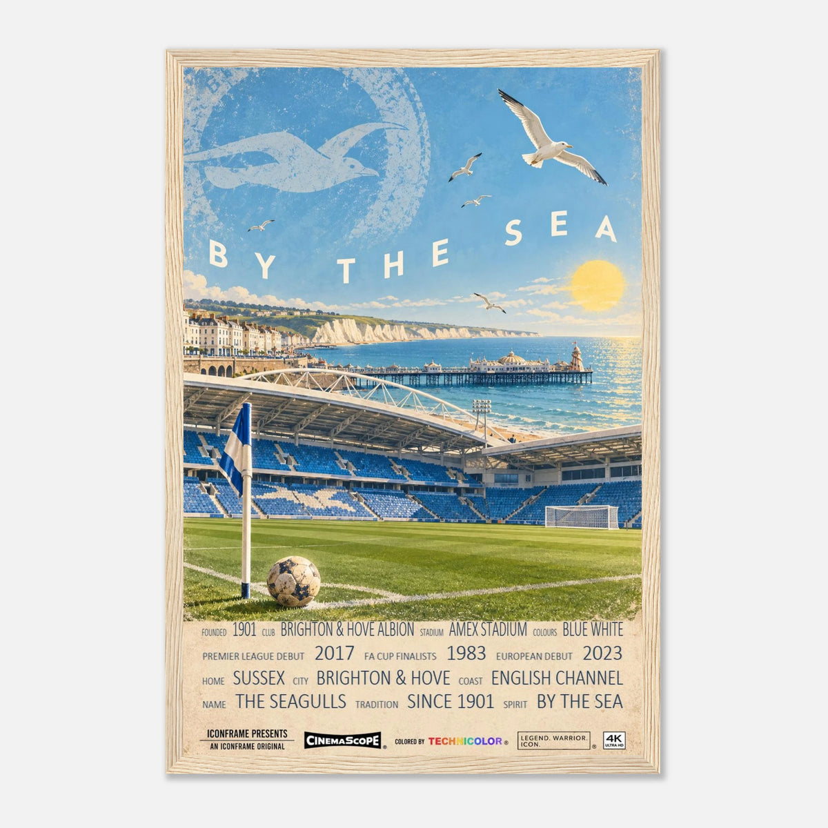 Brighton & Hove Albion Poster „By the Sea“ – 30 × 45 cm, mit naturfarbenem Holzrahmen vor hellem Hintergrund