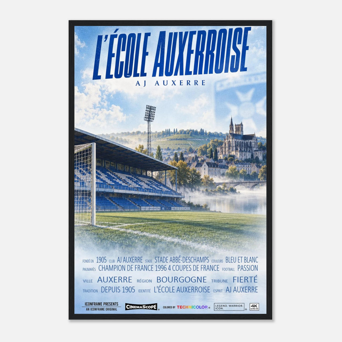 AJ Auxerre Poster „L’École Auxerroise“ – 40 × 60 cm, mit schwarzem Holzrahmen