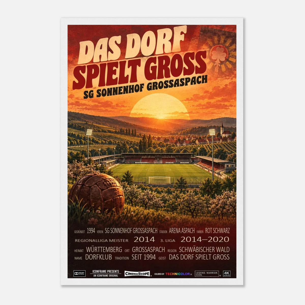Sonnenhof Großaspach Poster „Das Dorf spielt groß“ – 30 × 45 cm, mit weißem Holzrahmen