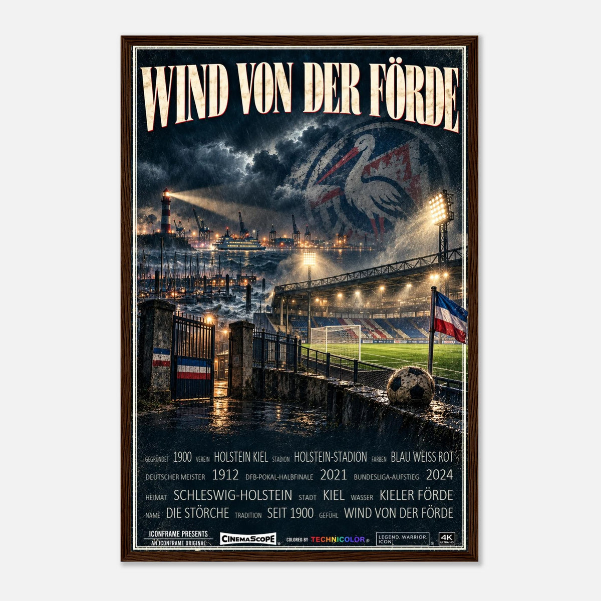 Holstein Kiel Poster „Wind von der Förde“ – 40 × 60 cm, mit dunkelbraunem Holzrahmen vor hellem Hintergrund