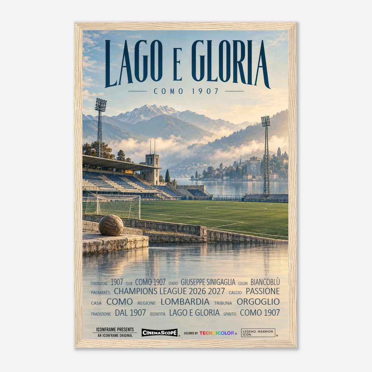 Como 1907 Poster „Lago e Gloria“ – 30 × 45 cm, mit naturfarbenem Holzrahmen vor hellem Hintergrund