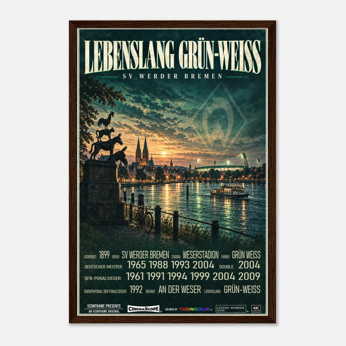 Werder Bremen Poster „Lebenslang Grün-Weiß“ – 30 × 45 cm, mit dunkelbraunem Holzrahmen vor hellem Hintergrund