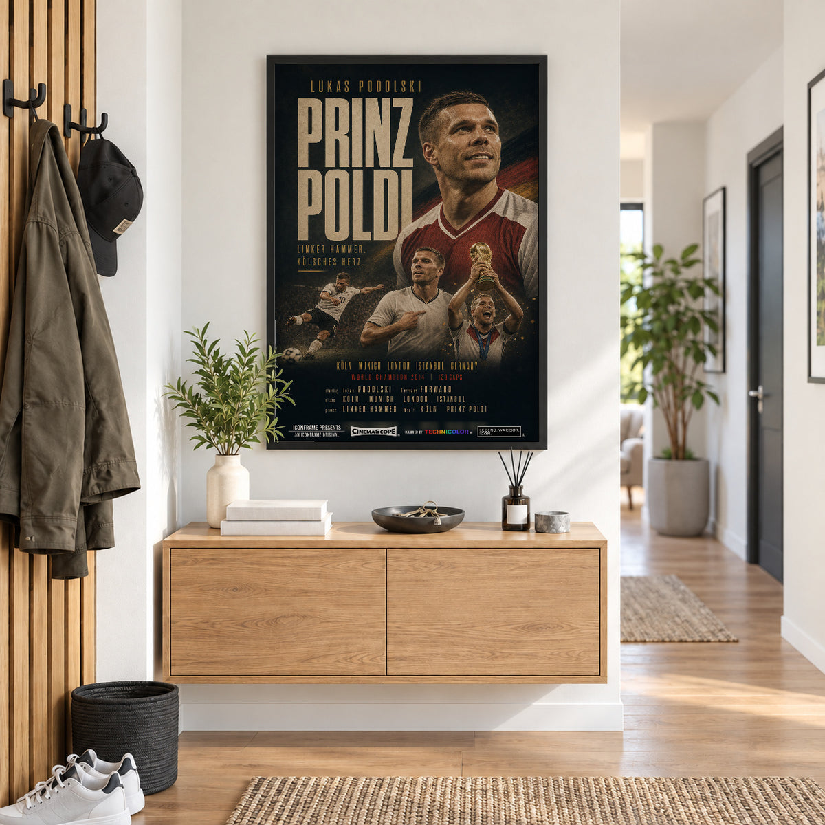 Lukas Podolski Poster im Flur