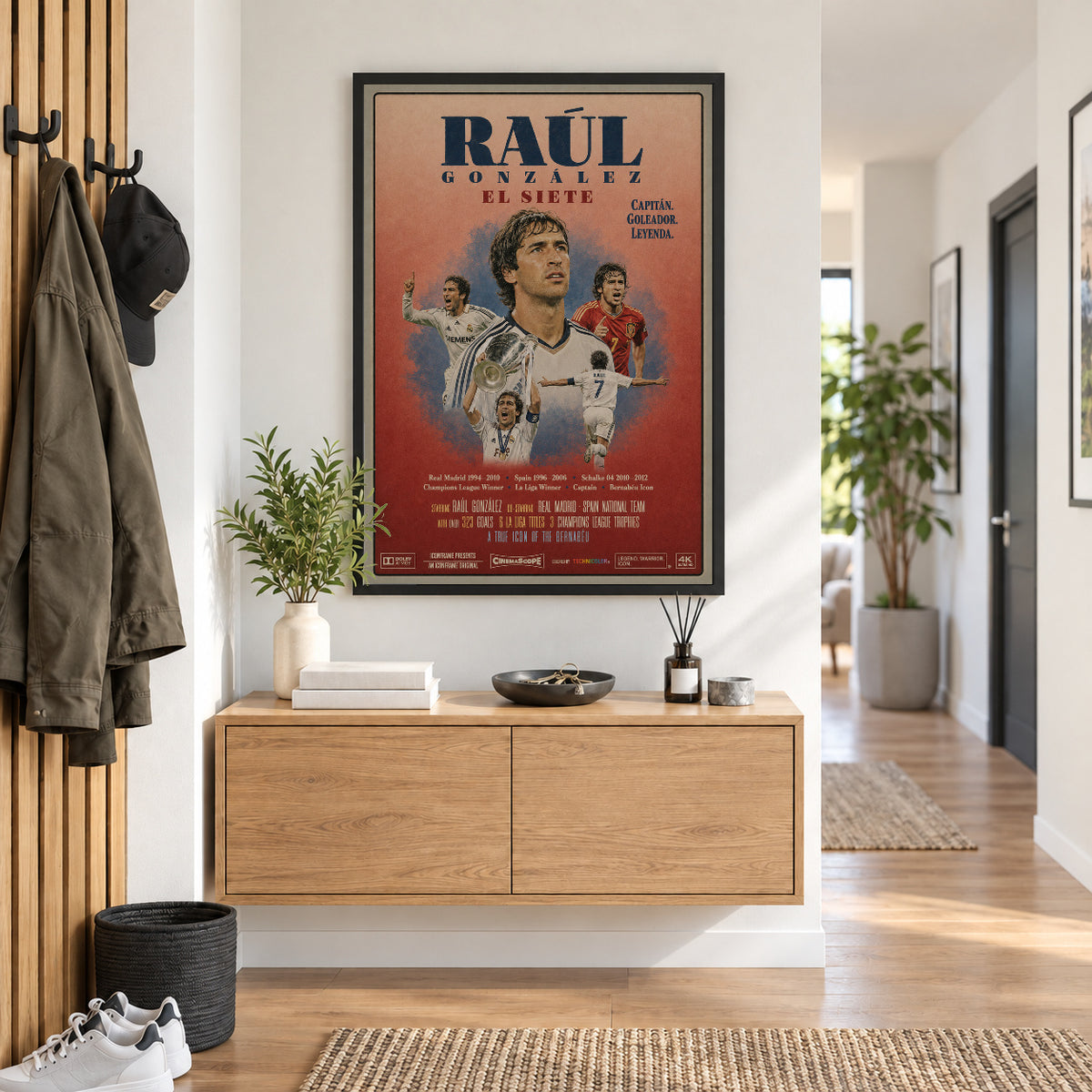 Raúl Poster im Flur