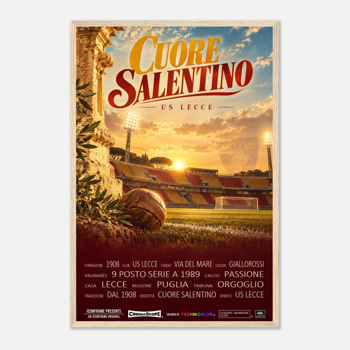 US Lecce Poster „Cuore Salentino“ – 40 × 60 cm, mit naturfarbenem Holzrahmen vor hellem Hintergrund