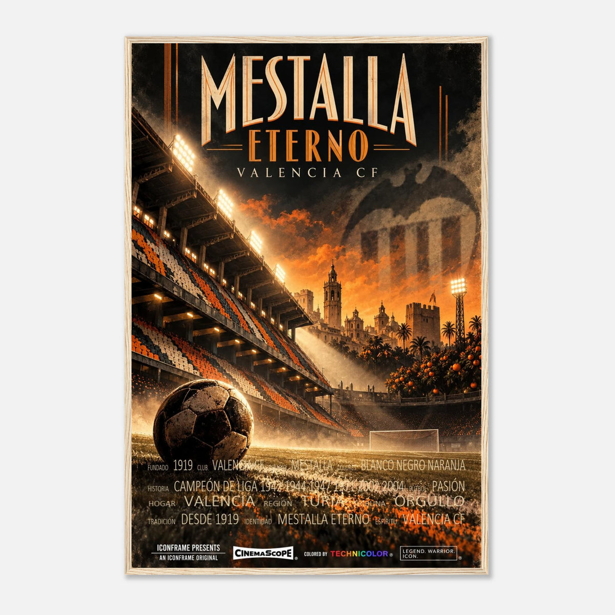FC Valencia Poster „Mestalla Eterno“ – 60 × 90 cm, mit naturfarbenem Holzrahmen vor hellem Hintergrund