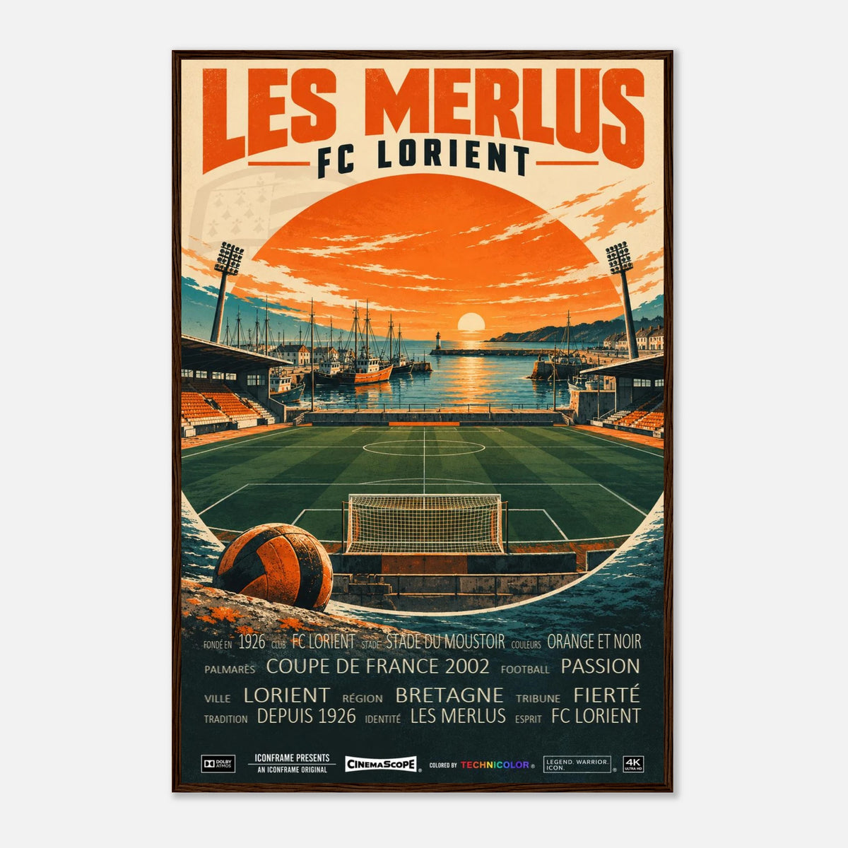 FC Lorient Poster „Les Merlus“ – 60 × 90 cm, mit dunkelbraunem Holzrahmen
