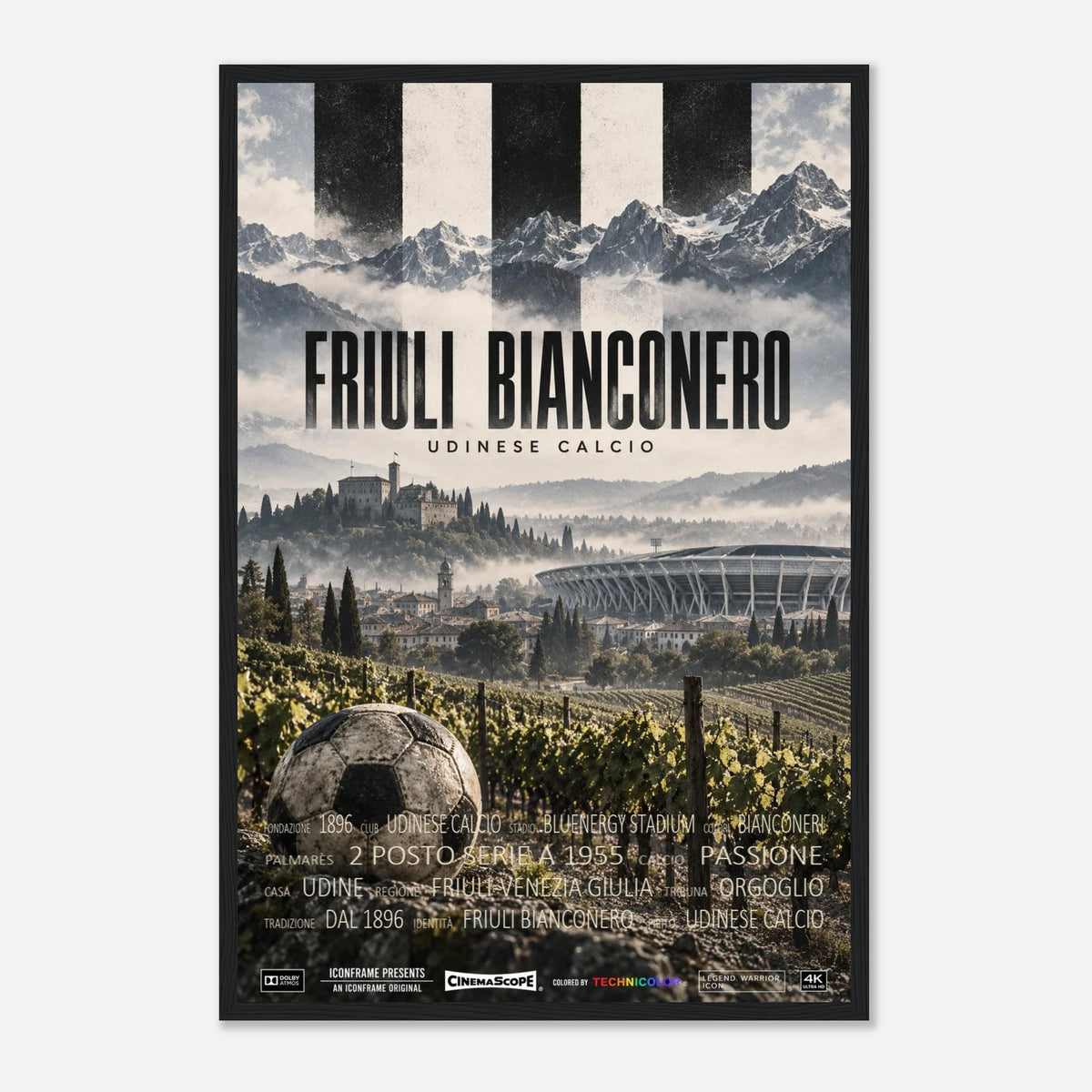Udinese Calcio Poster „Friuli Bianconero“ – 40 × 60 cm, mit schwarzem Holzrahmen vor hellem Hintergrund